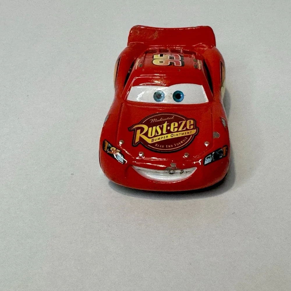 Disney Pixar Cars Lightning McQueen Diecast Toy Car 1:55 Red Rust-eze 95